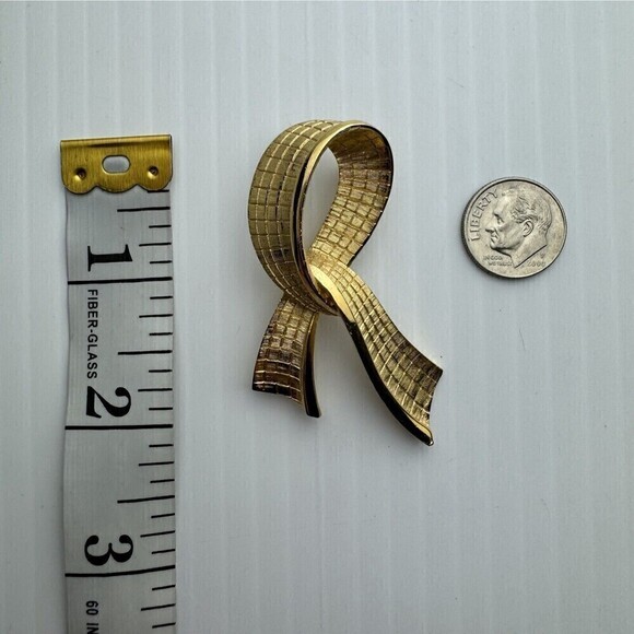 Vintage Ribbon Scarf Textured Bow Brooch Pin Gold Tone Textured - Picture 6 of 7